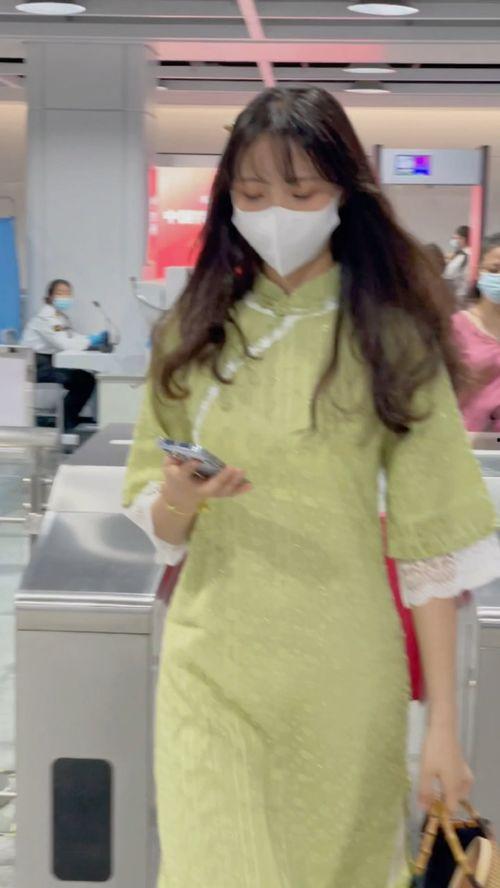 吃瓜网红穿护士服,这波操作太“硬核”了！